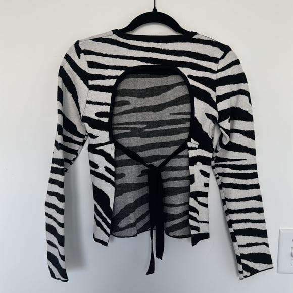 Princess Polly NWT Zebra Print Open Back Sweater - Size S/M - Picture 4 of 5